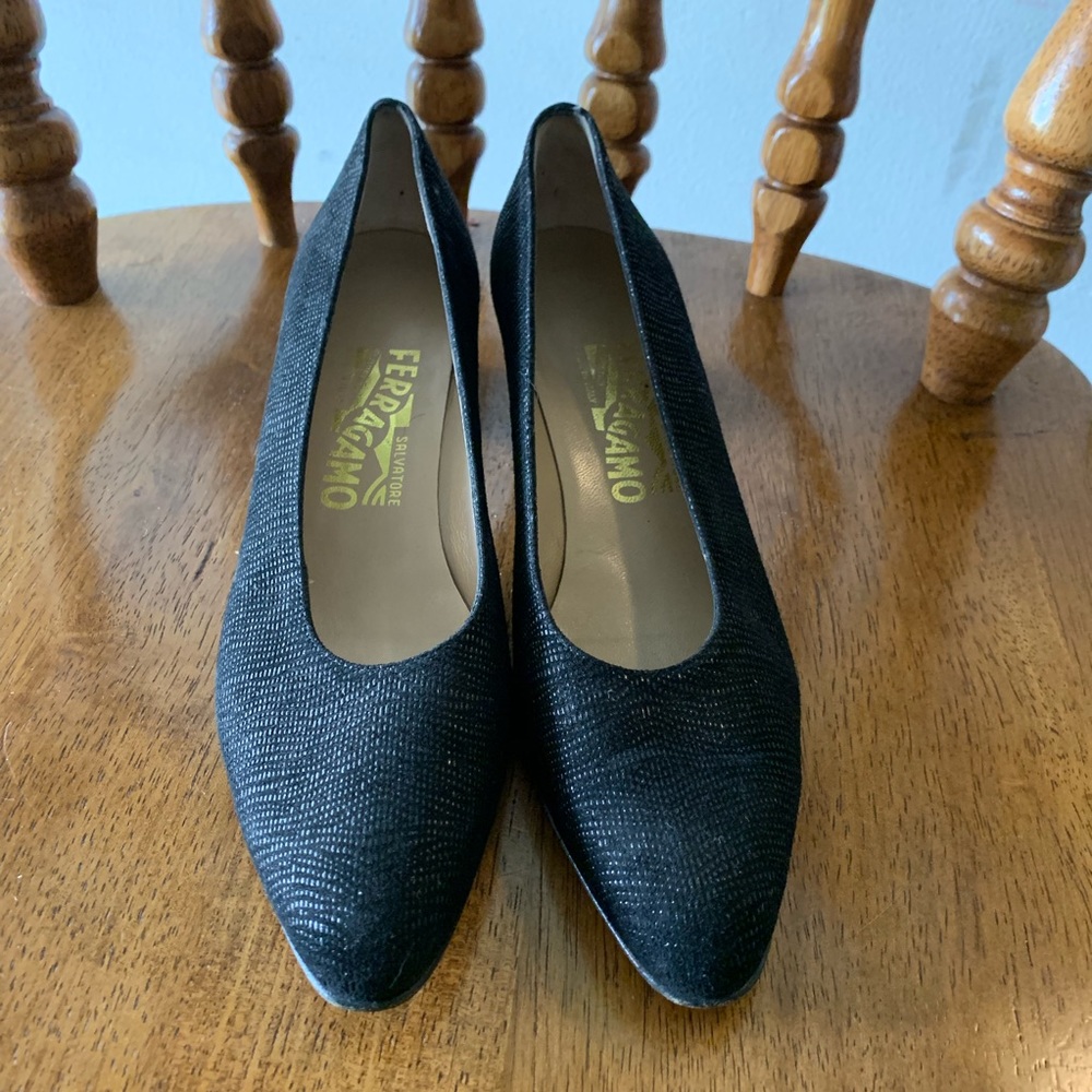 Salvatore Ferragamo black heels texture size 7.5